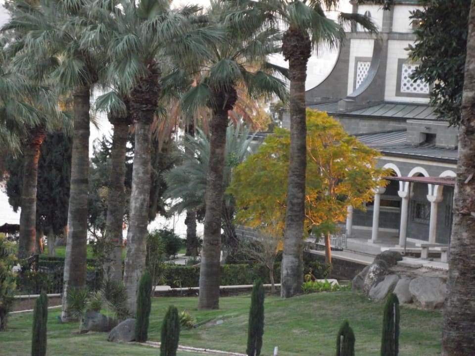 Blick vom Brunnen zur Kirche der Seeligpreisung Hotel A.N.S.M.I. Mount of Beatitudes
