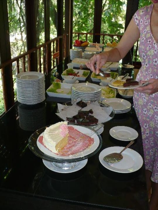 Frühstück: Torte, Schokokuchen, Früchte, Salate SYLVAN Koh Chang