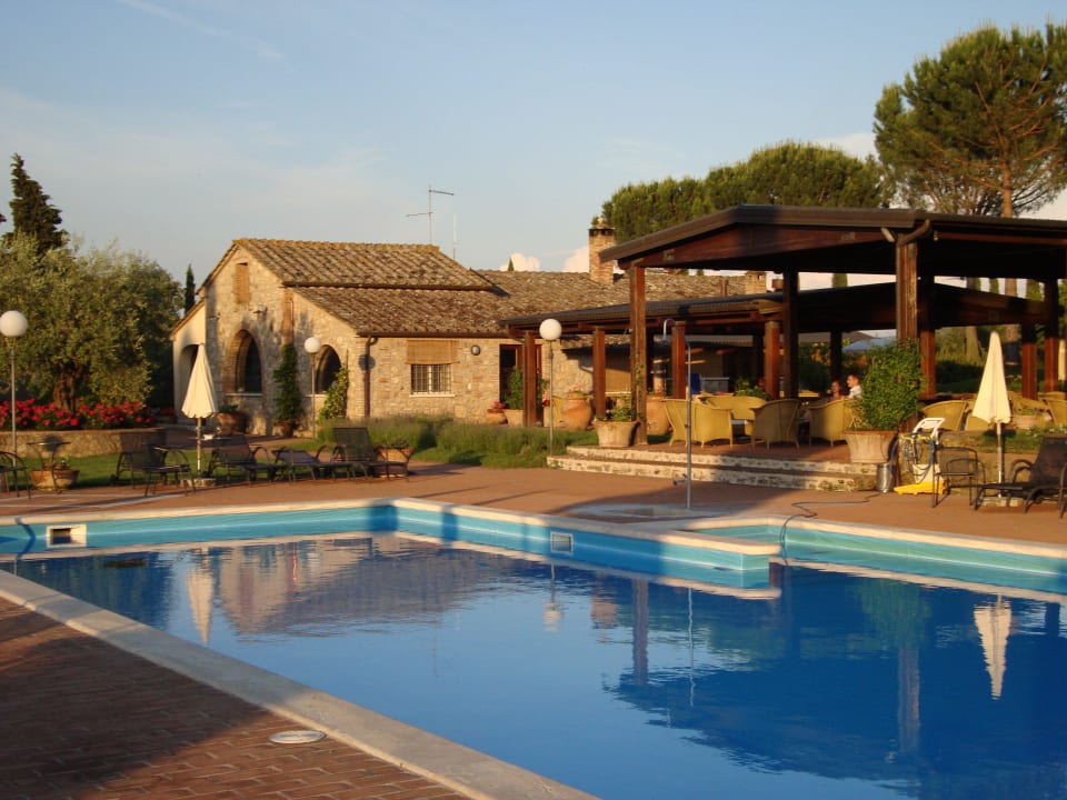 Pool and external restaurant Agriturismo La Sovana