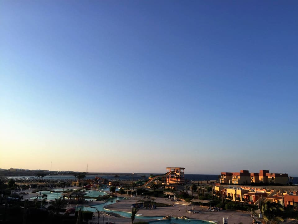 Ausblick von der Hotelterrasse Malikia Resort Abu Dabbab