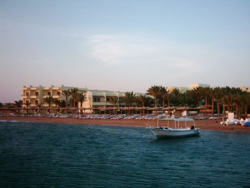 Blick zum Strand vom Bootsanleger Palm Beach Resort
