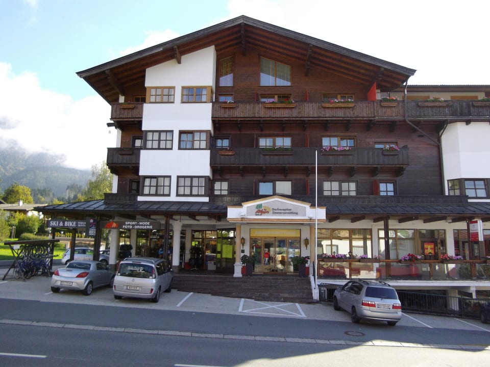 Straßenseite  Garni Hotel - Das Alpin Kaiserzeit