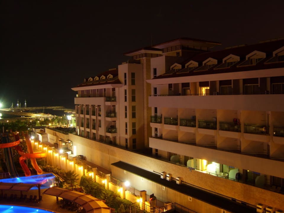 Ausblick bei Nacht Zimmer 3411 Aydinbey Kings Palace & Spa