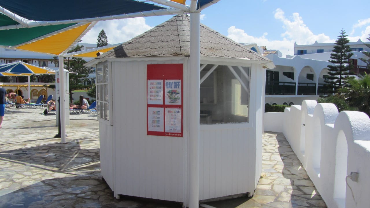 Animation am Hauptpool Mitsis Selection Rinela