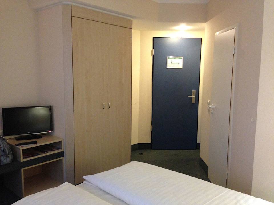 Blick Richtung Eingang IntercityHotel Kassel
