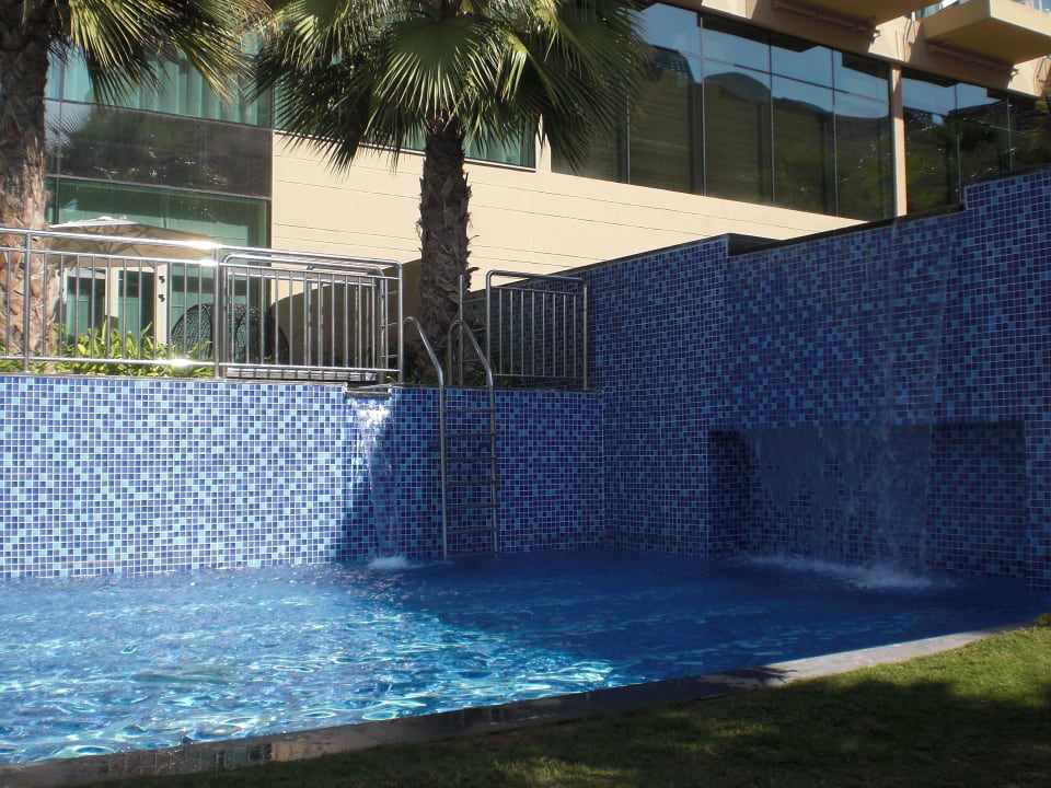 Gemütlicher Nebenpool  Rixos The Palm Hotel & Suites