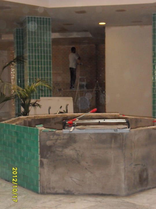 Freizeitsraum, Einkaufscenter, Zugang Theater und  H10 Playa Esmeralda - Adults only