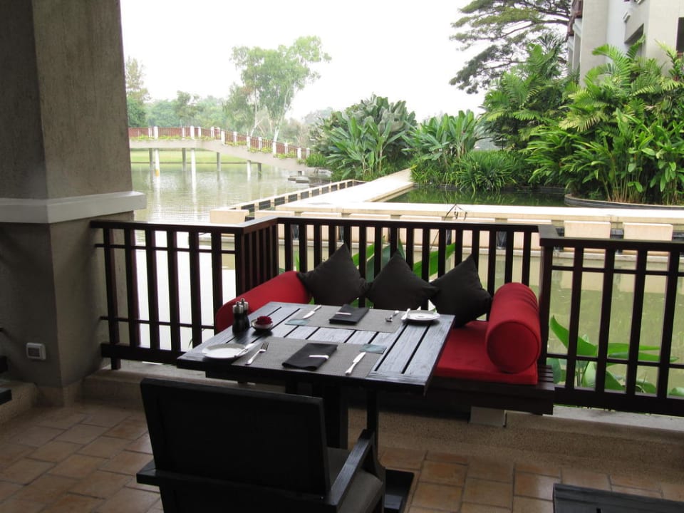 Frühstückstisch auf der Terrasse Le Meridien Chiang Rai Resort