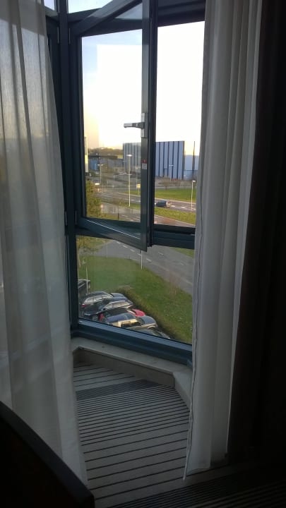 Aussicht Richtung Startbahn Leonardo Hotel Hannover Airport