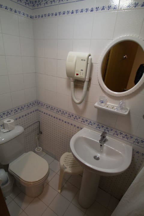 WC 115 The Strand Hotel