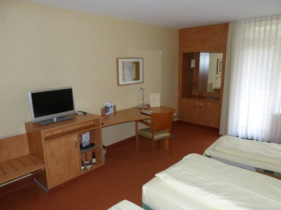 TV, Minibar & Schreibtisch Schloßparkhotel