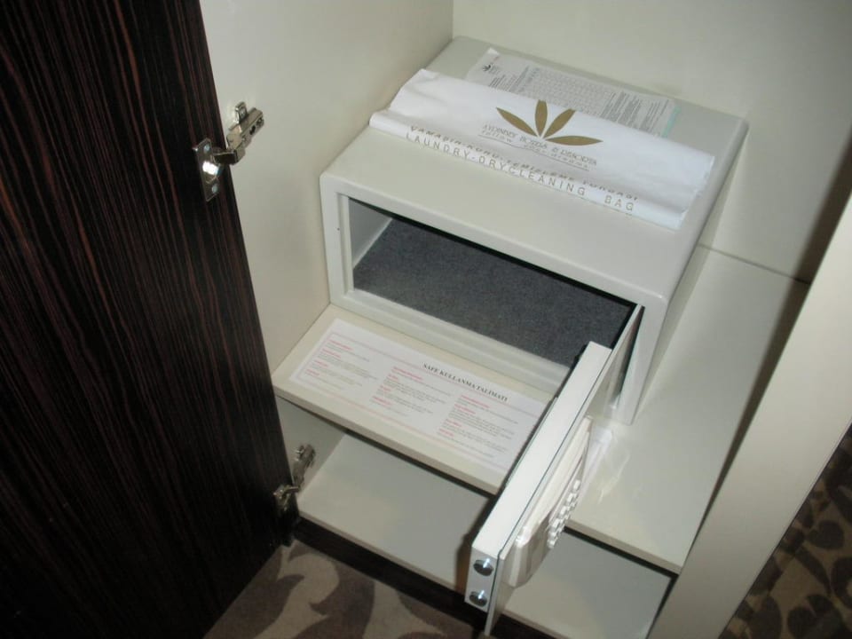 Safe im Zimmer Aydinbey Kings Palace & Spa