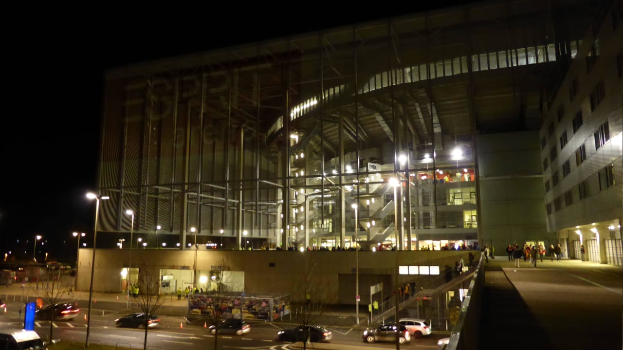 Arena bei Nacht Hotel Tulip Inn Düsseldorf Arena