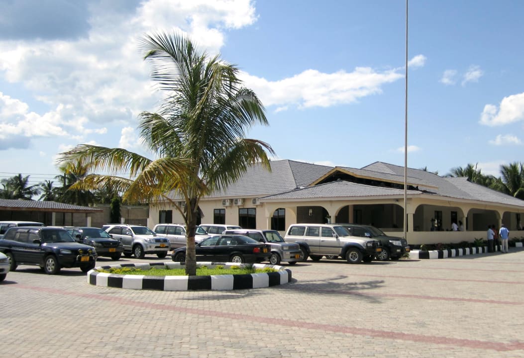 Car parking Oceanic Bay Hotel & Resort