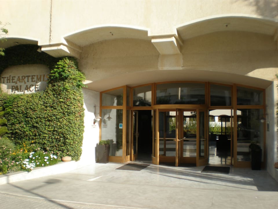 Der Eingang Hotel Theartemis Palace