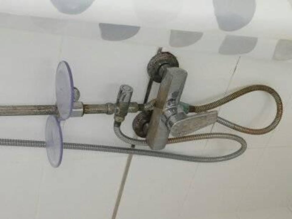 Duscharmatur im unteren Badezimmer Ferienwohnung Carrer de les Aguiles