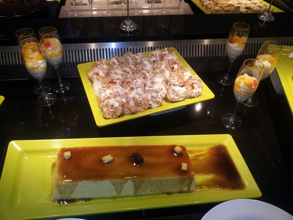 Desery - budynie i ciasto francuskie Princess Andriana Resort & Spa