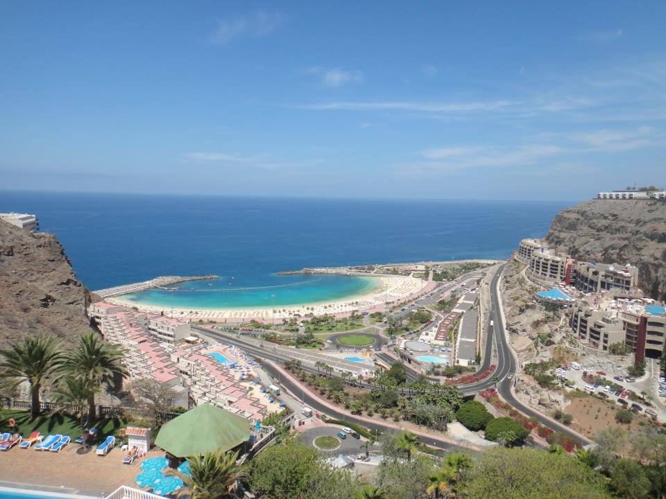 Blick auf die Bucht und das Hotel Gloria Palace Royal Hotel & Spa