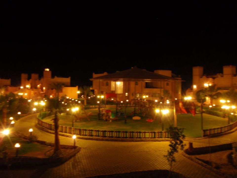 Der Spielplatz bei Nacht Sentido Akassia Beach