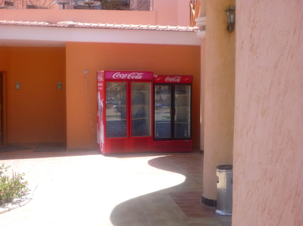 Kühlschrank mit Wasser Beach Albatros Resort