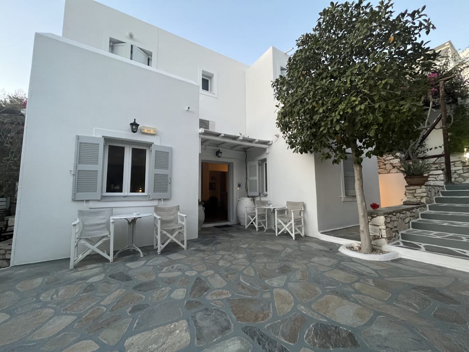 Außenansicht Hotel Manos