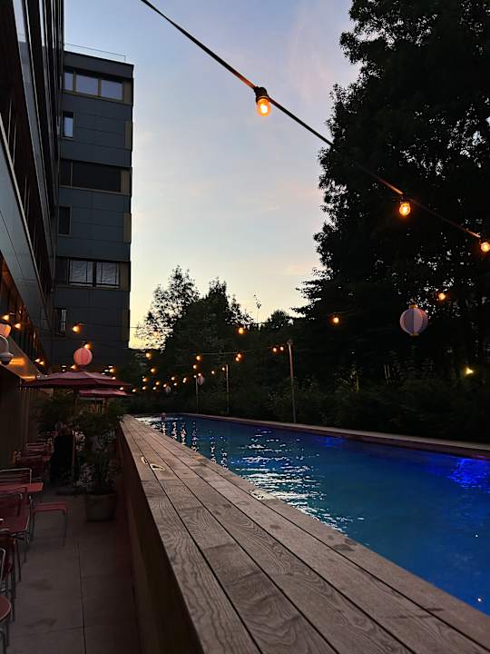 Pool 25hours Hotel Zürich West