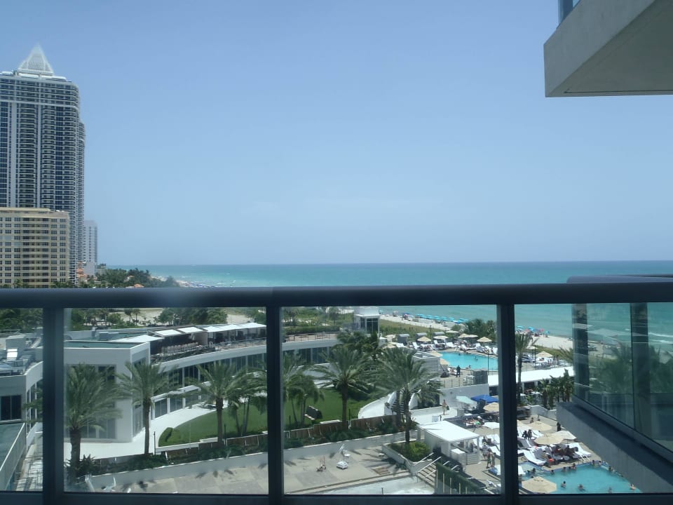Blick vom Balkon zum Strand Eden Roc Miami Beach
