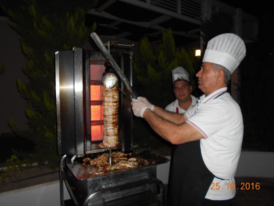 Grillen an der Poolanlage Diamond Elite Hotel & Spa