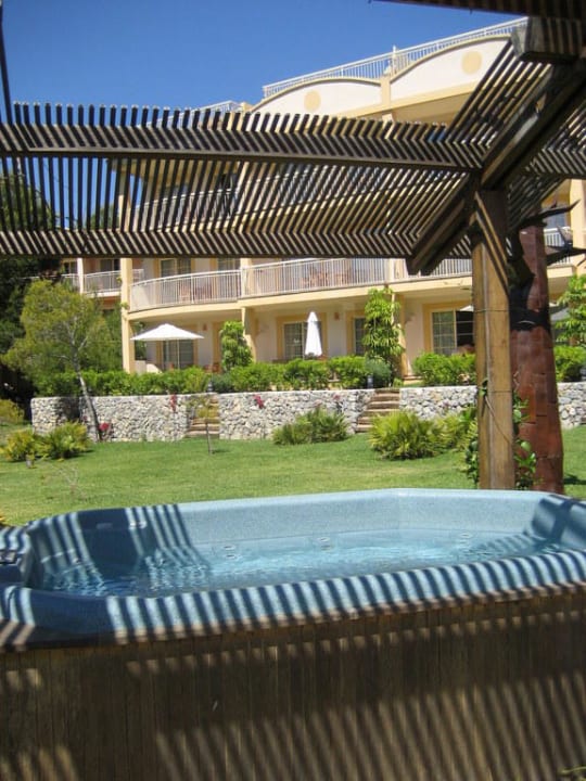 Jacuzzi im Garten VIVA Cala Mesquida Suites & Spa 16+