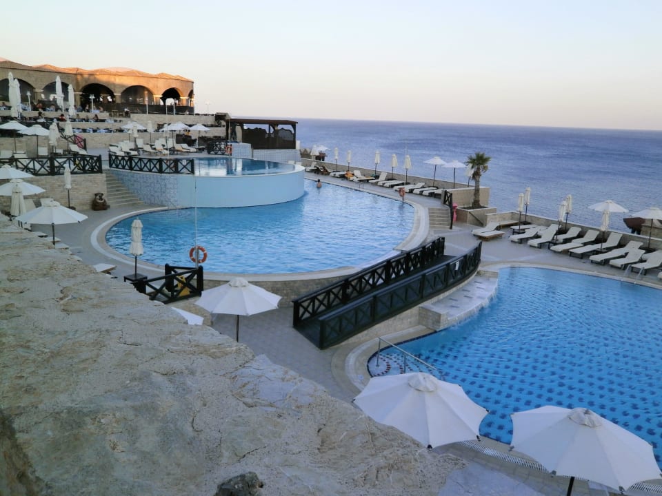 Eine der Poolanlagen Hotel Kalithea Horizon Royal