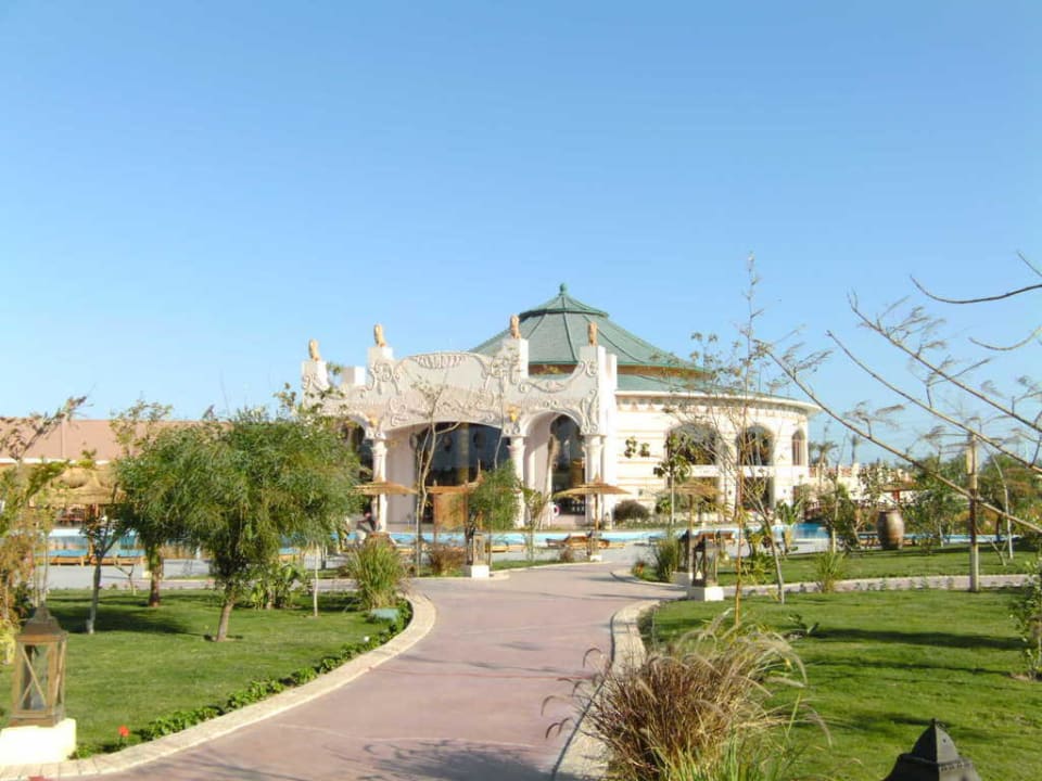 Blick vom Hotel auf die Lobby Pickalbatros Jungle Aqua Park Resort - Neverland Hurghada