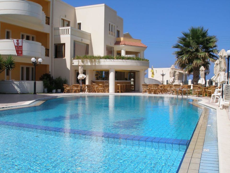 Hotelansicht vom Pool aus! Hotel Stavroula Palace