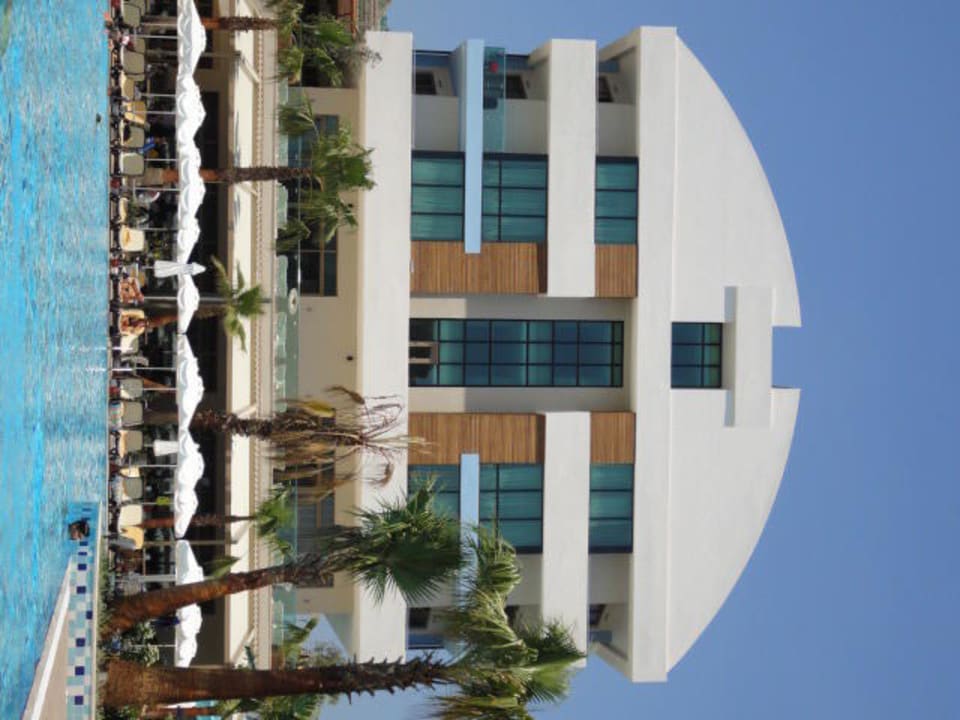 Haupthaus mit Pool Port Side Resort Hotel