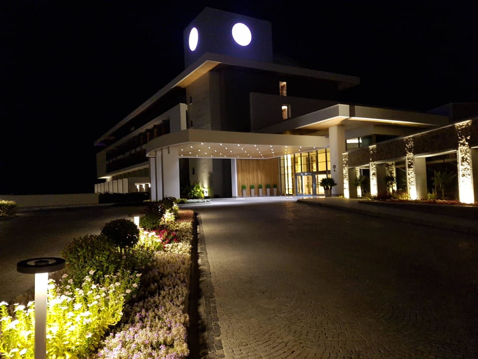 Hotel Eingang Acanthus Cennet Barut Collection