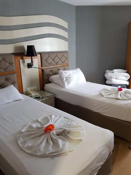 Familienzimmer, hier: Kinderzimmer  Saturn Palace Resort Hotel