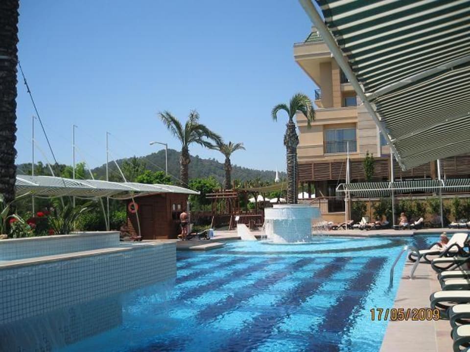 Der wunsderschöne Pool  Crystal De Luxe Comfort Collection