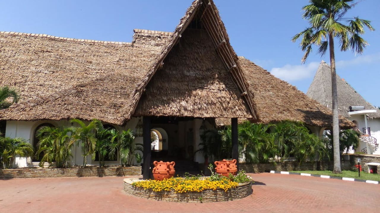 Eingang Neptune Village Beach Resort & Spa