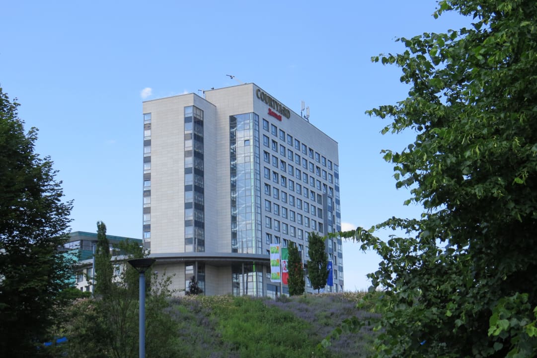 Blick zum Hotel von der Arena aus Welcome Hotel Gelsenkirchen