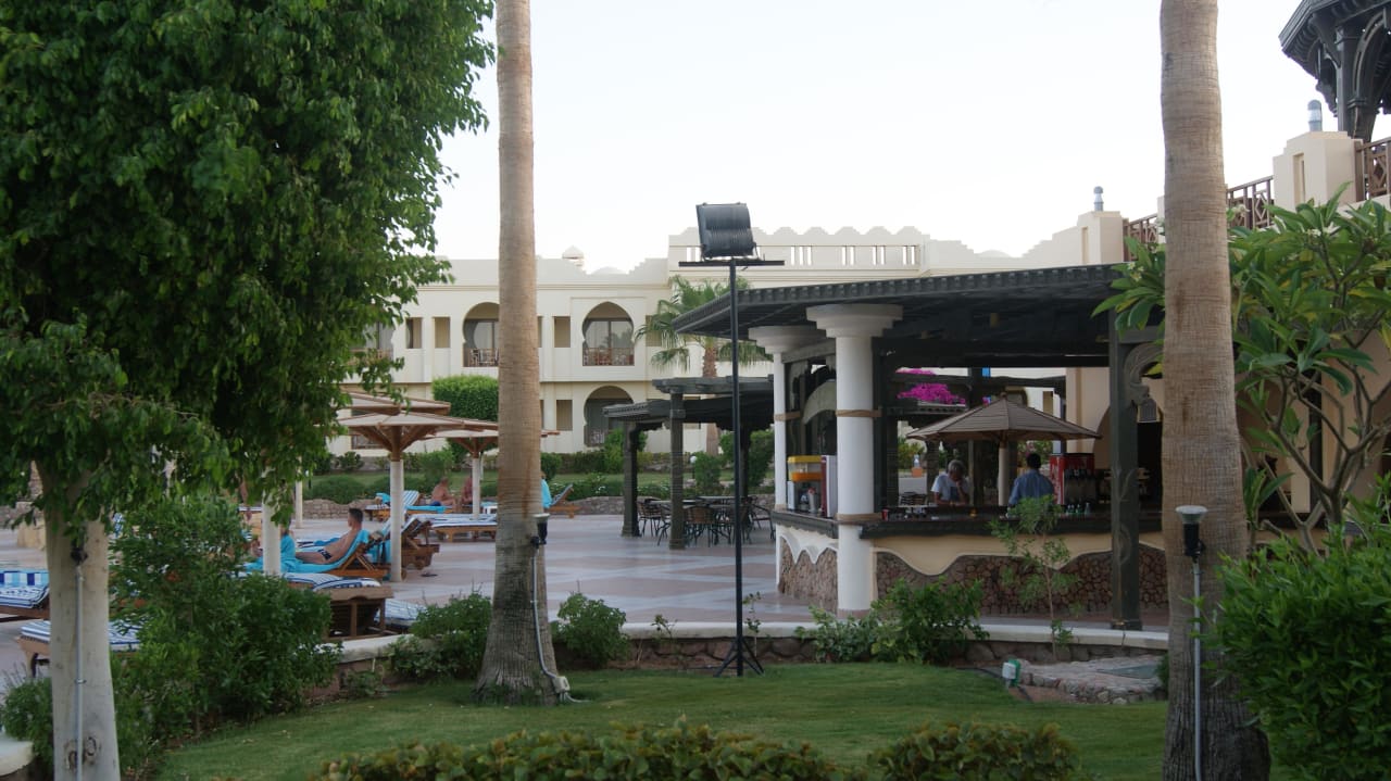 Bar przy basenie Charmillion Club Resort