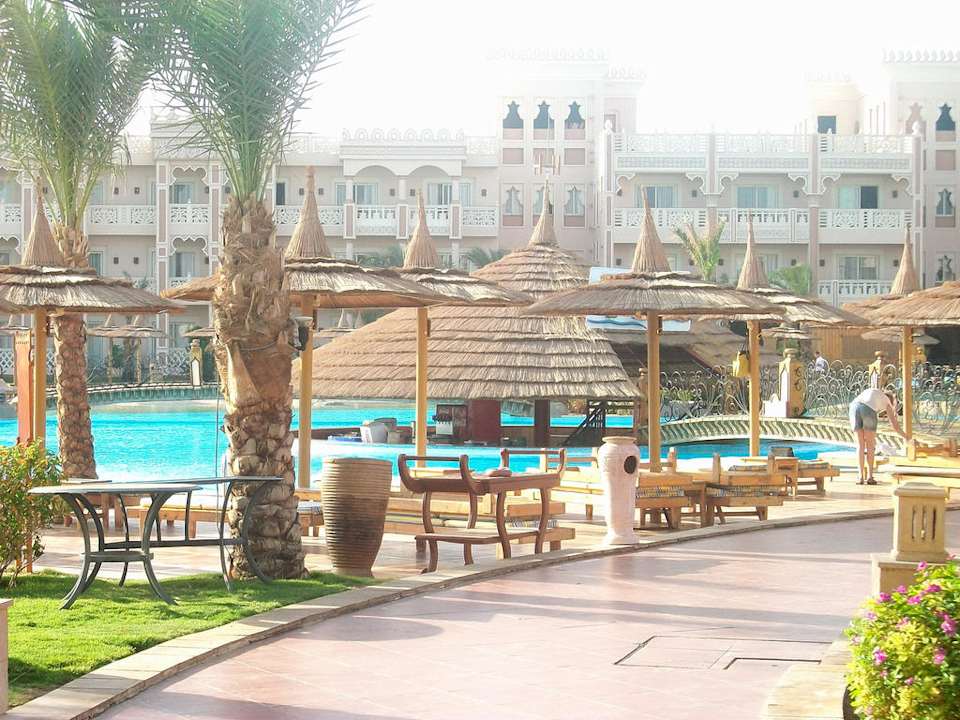 Liegen am Pool Pickalbatros Palace Resort