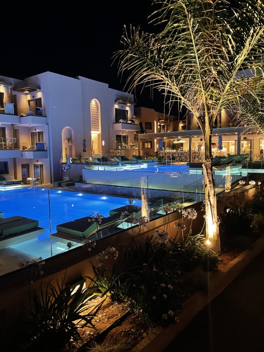 Außenansicht Paralos Venus Suites