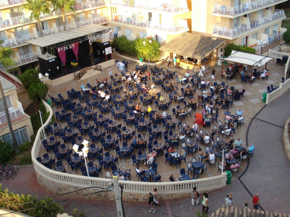 Bühne und Bar mit Sitzbereich MLL Palma Bay Club Resort