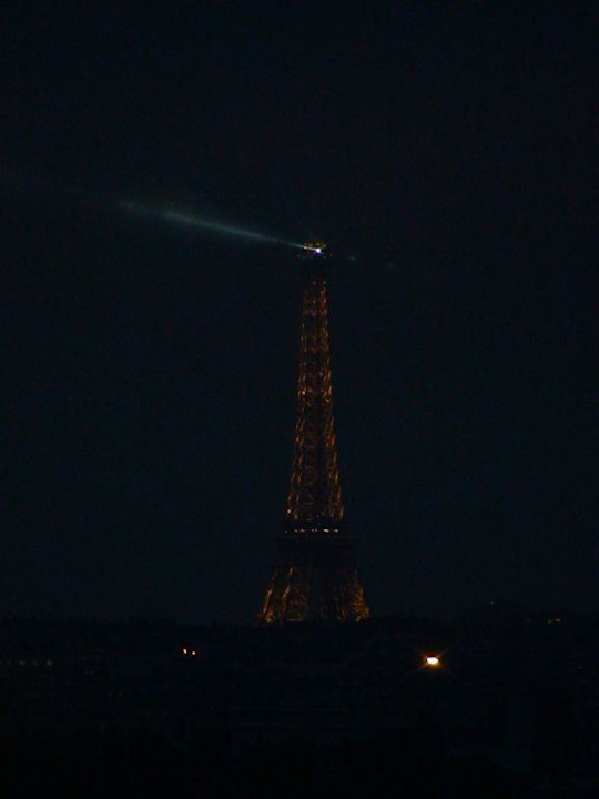 Zimmerausblick aus dem 4. Stock bei Nacht Hotel Rives de Paris-La Défense