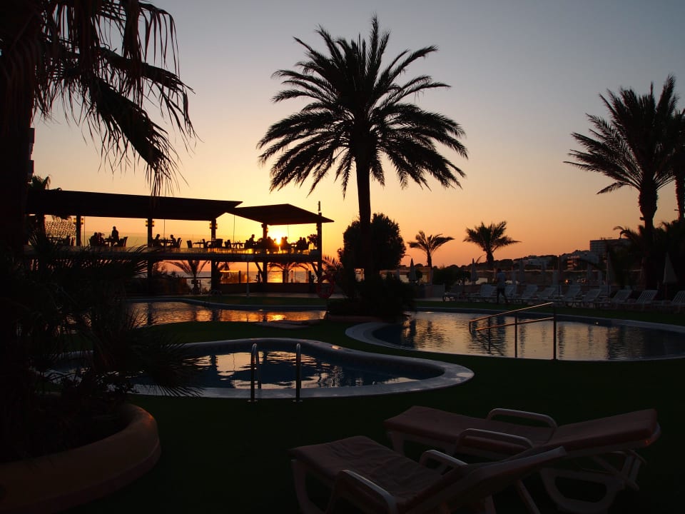 Das Restaurant " Ample 32"am Abend Hotel-Apartamentos Blau Parc