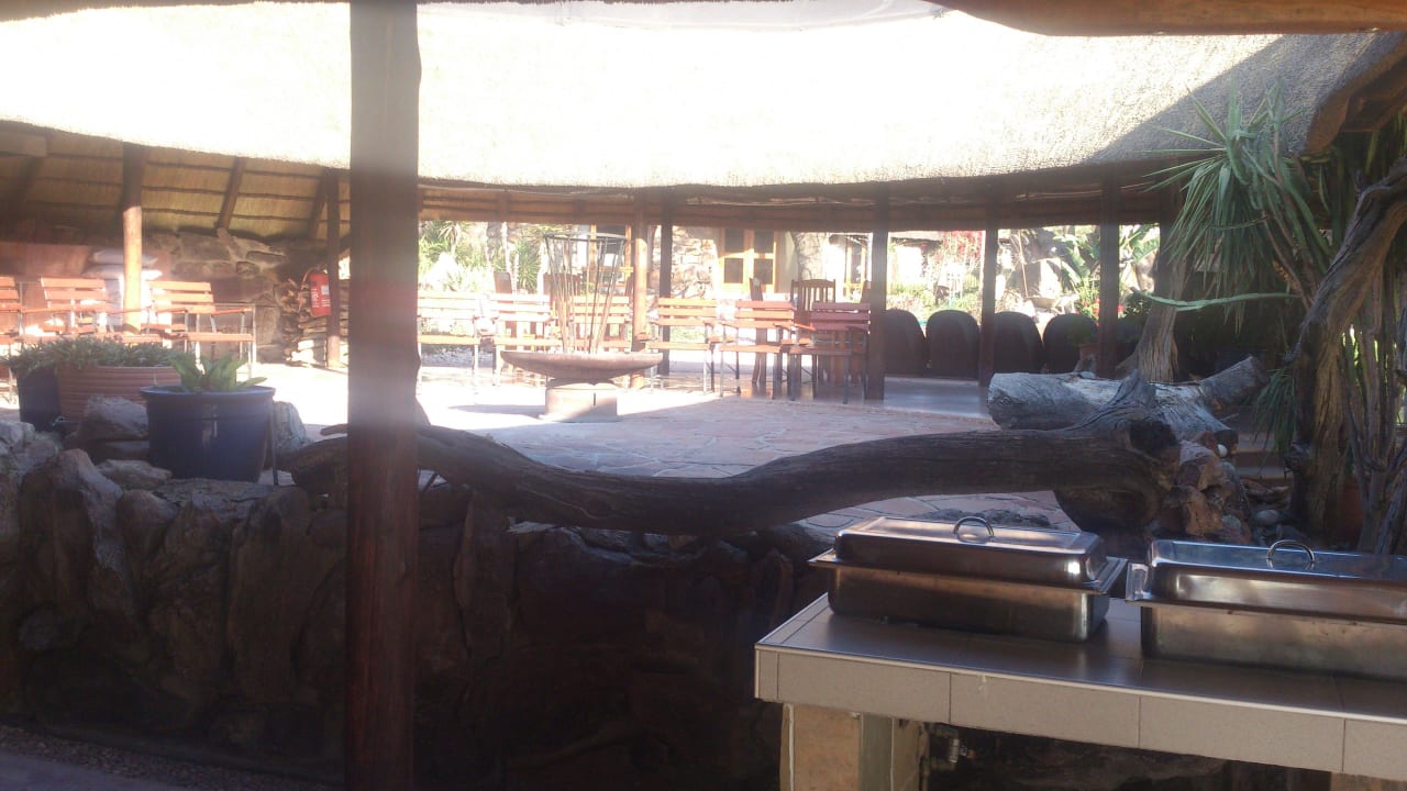 Innenhof mit Pool Kalahari Bush Breaks Lodge