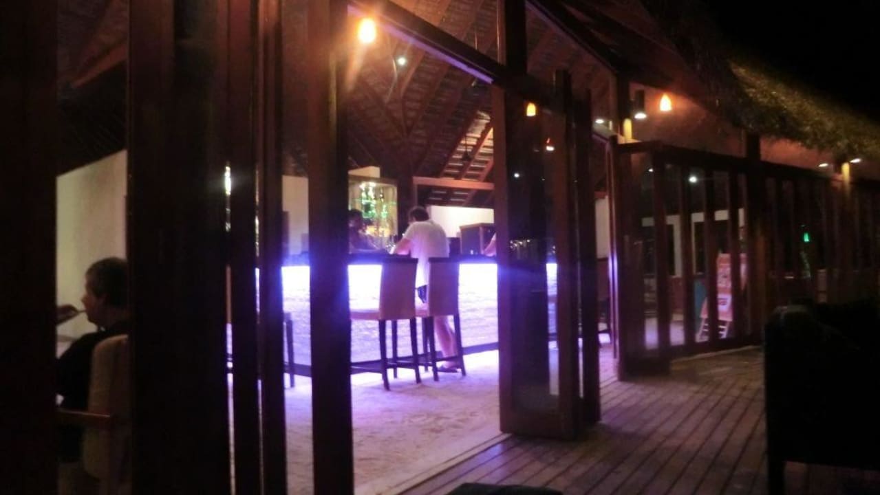 Bar am Abend Summer Island Maldives