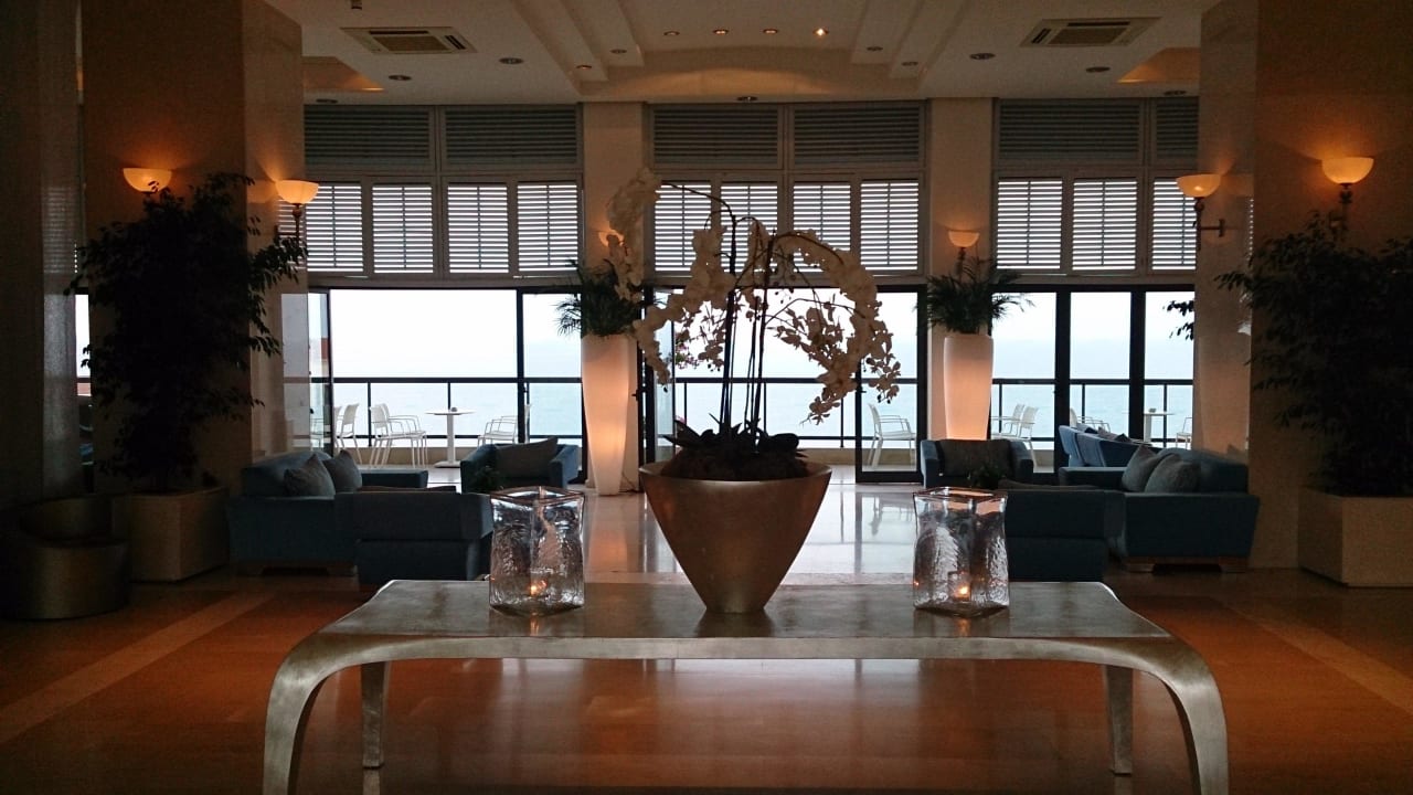 Eingang Oceania Club  Ikos Oceania