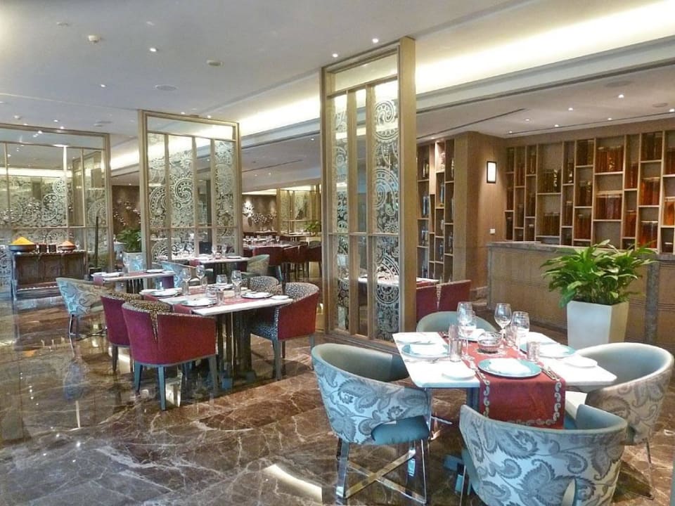 Dilli 32 The Leela Ambience Convention Hotel Delhi