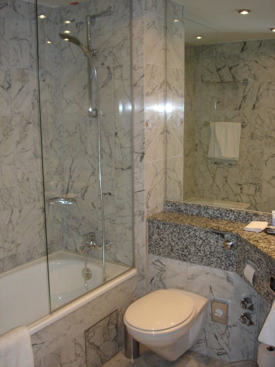 Grosszügiges Badezimmer Parkhotel Görlitz