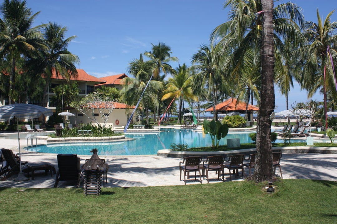 Pool Mercure Manado Tateli Beach Resort